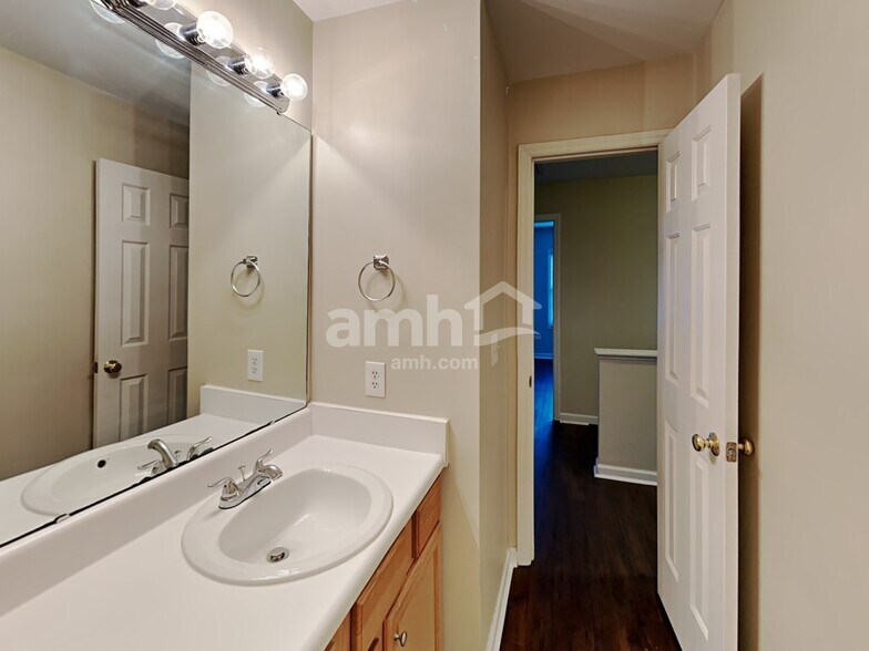 Building Photo - 2200 Bay Creek Ct