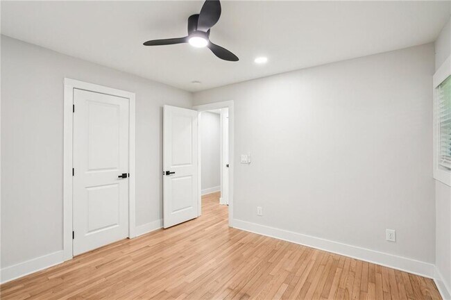 Building Photo - 5170 Chamblee Dunwoody Rd