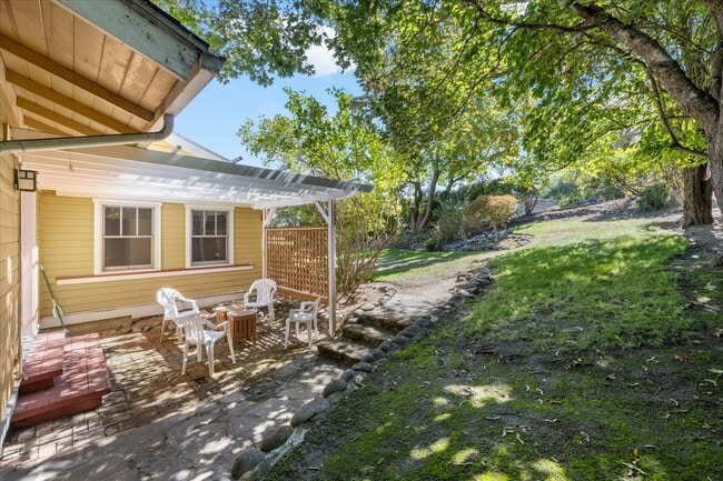 Building Photo - 255 Grant St