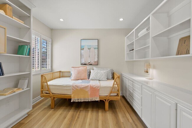 Building Photo - Beautiful Furnished Home in Seaside Villas Near Doheny Beach!