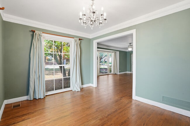 Building Photo - 2608 Highview Terrace