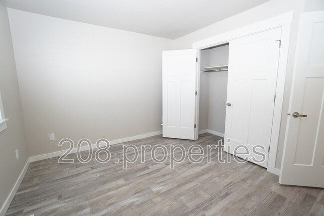 Building Photo - 431 2nd Ave N