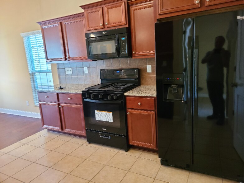 Building Photo - 4808 Hidden Valley Ct