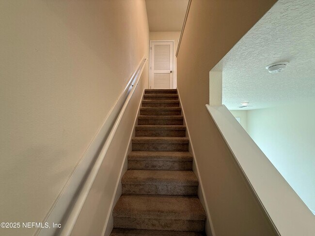 Building Photo - 523 Spanish Oaks Way
