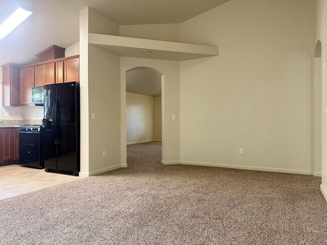 Building Photo - Don’t miss out on this 3 bedroom/2bath home!!!