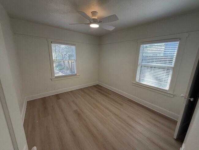 Building Photo - 2 Bedroom | 1 Bathroom | Single family home in Sacramento