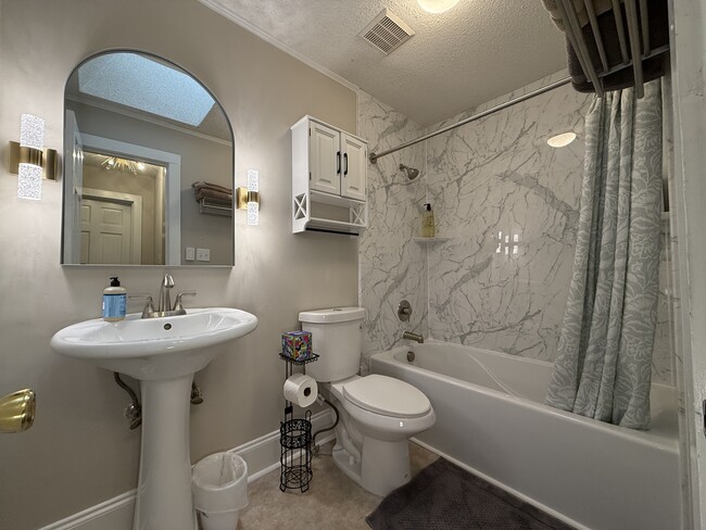 Building Photo - 505 Westbrook Dr