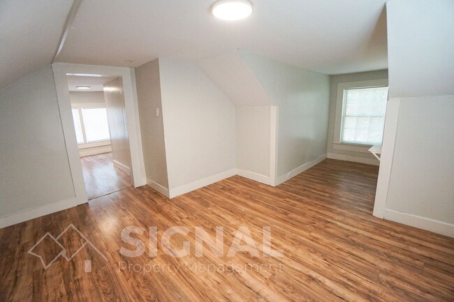 Building Photo - 1906 15th Ct N