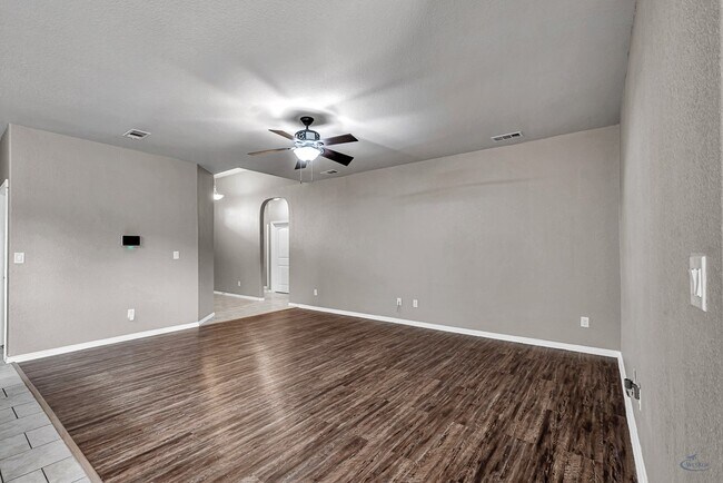 Building Photo - 5 Brooks Ranch Rd