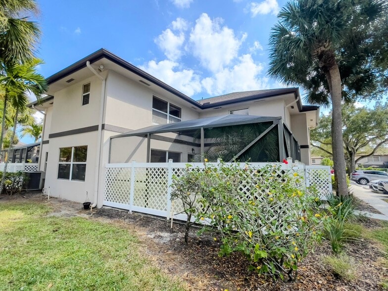 Building Photo - 27 Clinton Ct