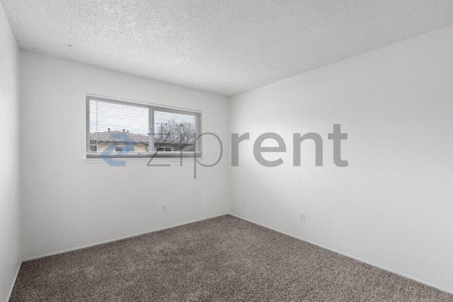 Building Photo - 4561 Ashcroft Ave