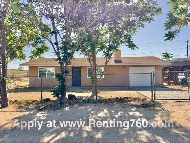 Primary Photo - 2 Bed 1 Bath Home with Fenced Yard & Finis...
