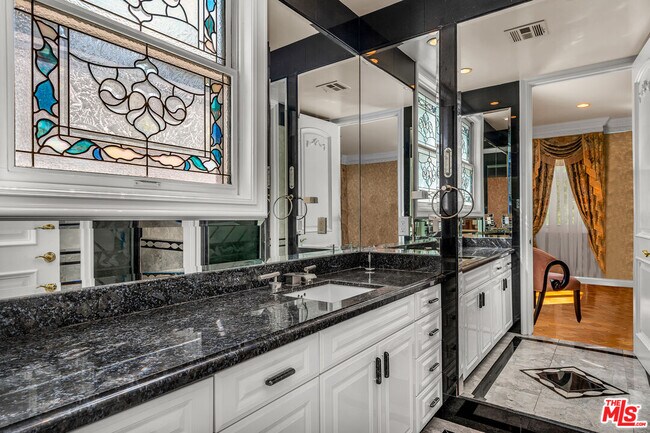 Building Photo - 11244 Briarcliff Ln