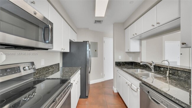 Building Photo - 2475 Brickell Ave