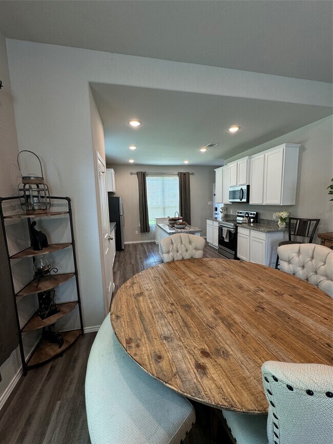 Building Photo - 710 Crystal River