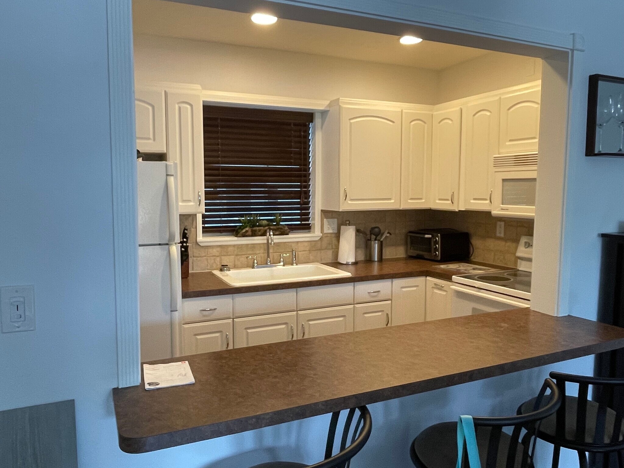 Kitchen with Bar - 1001 SE 16th St
