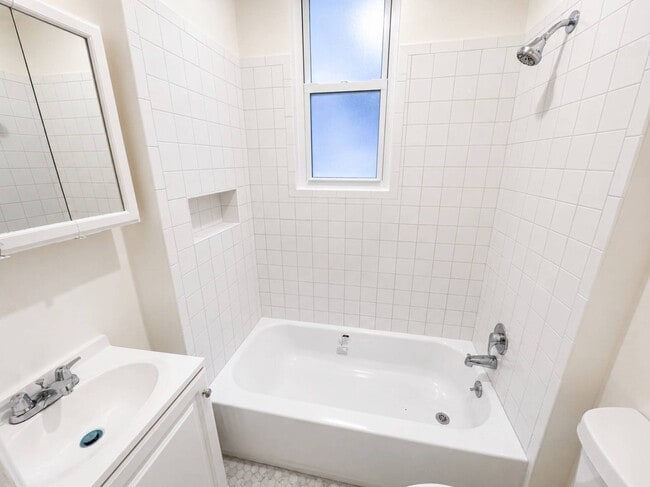 Building Photo - 72-45 60th Ln