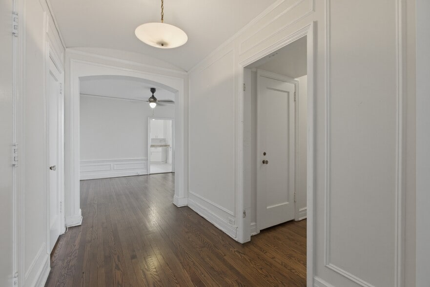 Building Photo - 4940 S East End Ave