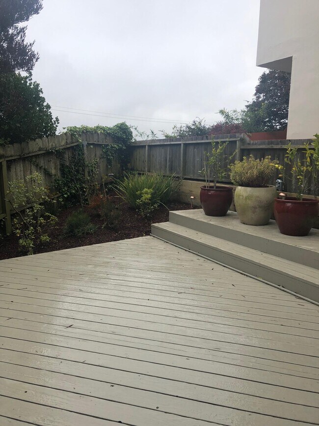 Building Photo - 394 Cresta Vista Dr