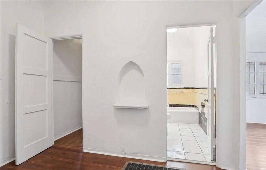 Building Photo - 4237 Garthwaite Ave