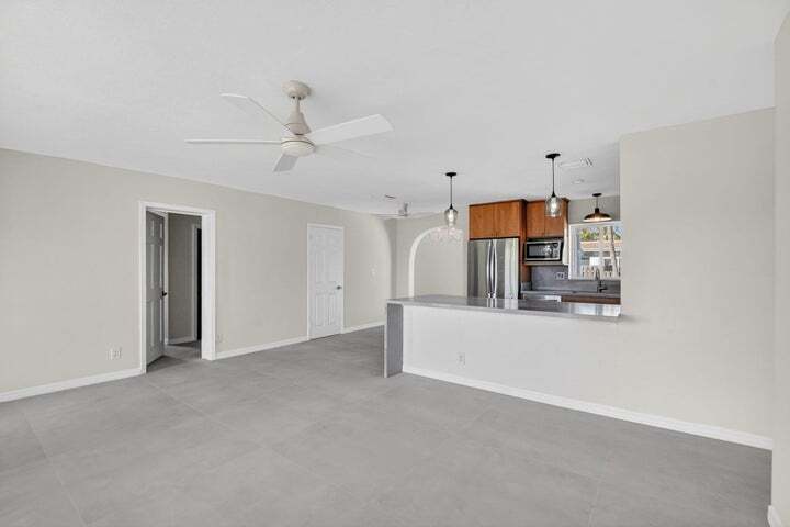 Building Photo - 467 NE 31st St