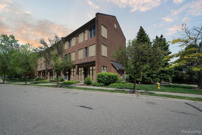 Primary Photo - 537 Lewis St