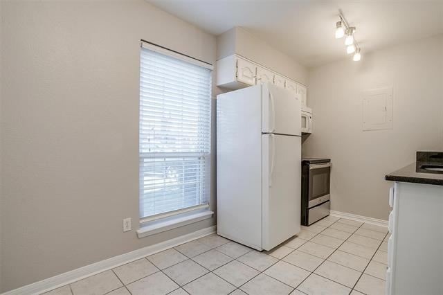 Building Photo - 4020 Ridglea Country Club Dr