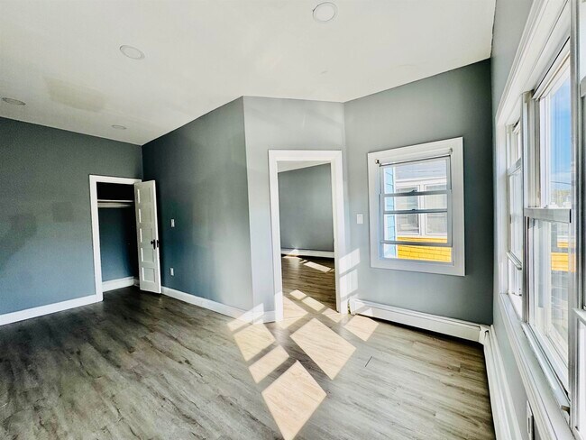 Building Photo - 95 W 54th St