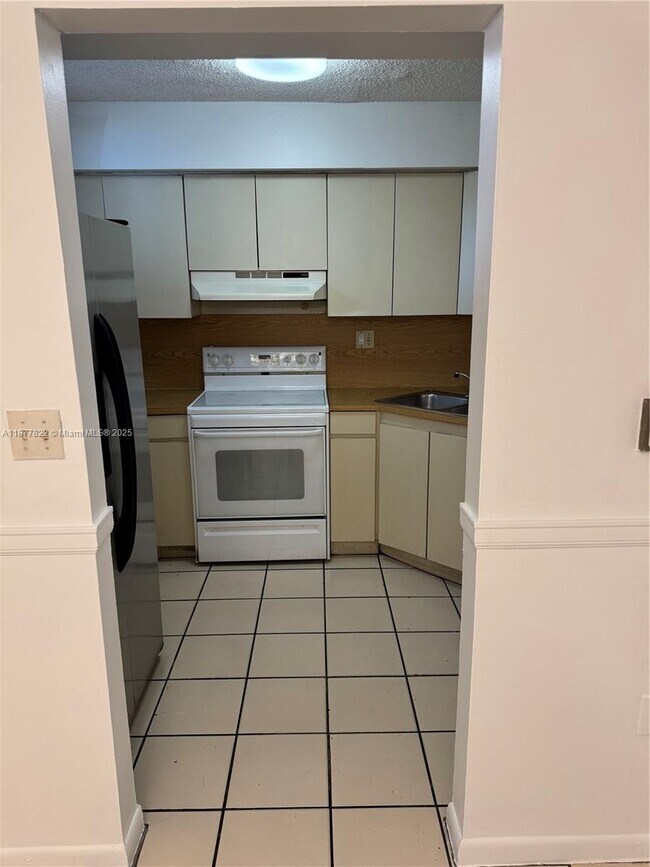 Building Photo - 5765 W 25th Ct