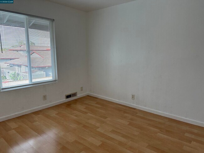 Building Photo - 89 Villa Cir