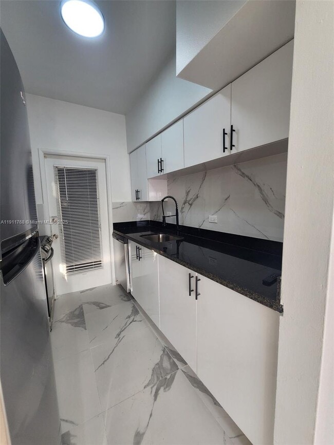 Building Photo - 2101 Normandy Dr