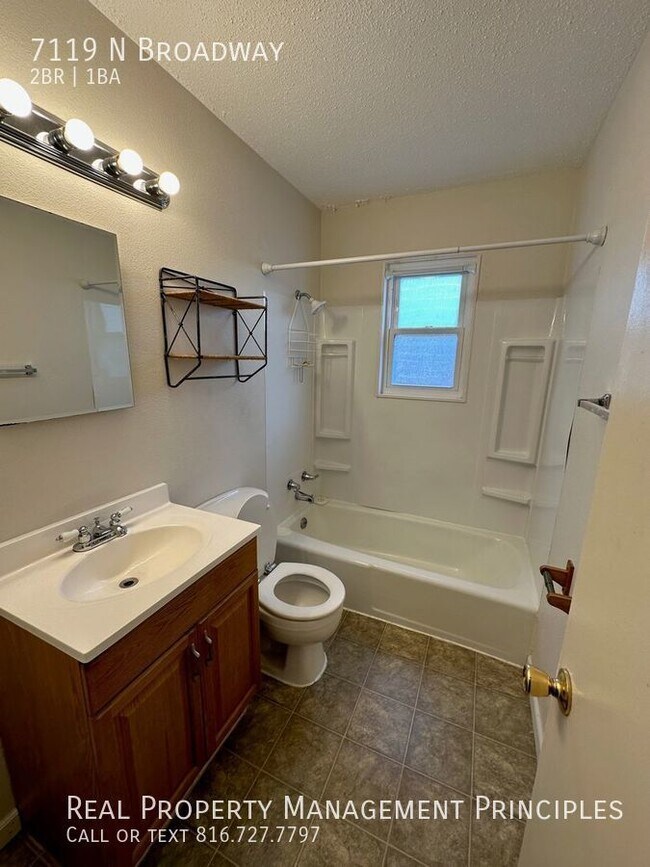 Building Photo - Spacious, updated, 2 Bedroom, 1 Bathroom T...