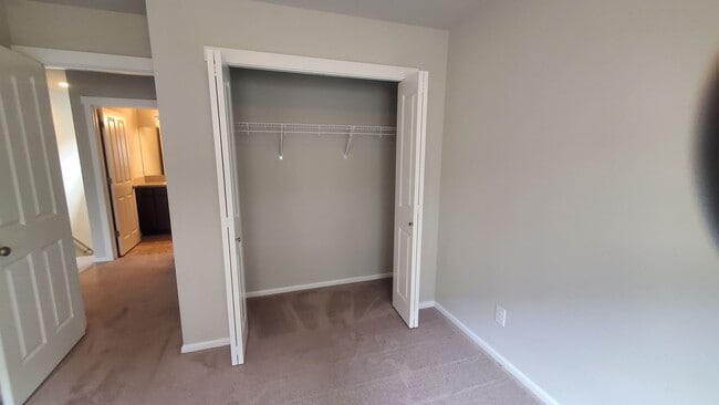 Building Photo - Beautiful Newer Puyallup Home You Will Not...
