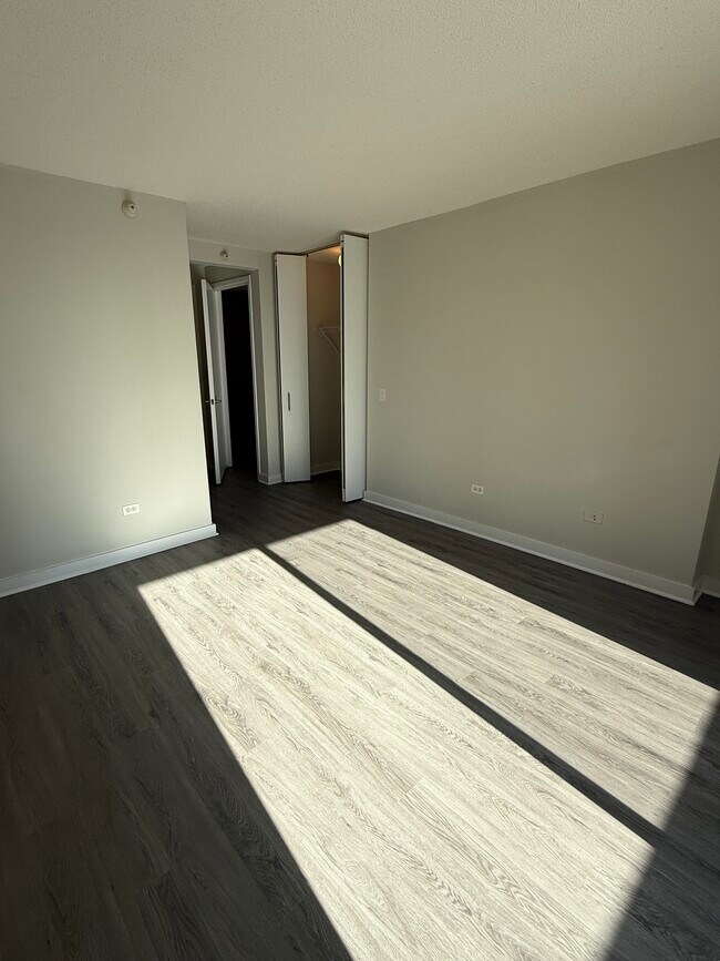 Building Photo - 509 N Dearborn-2001