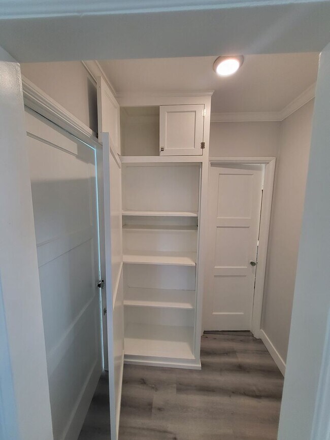 Building Photo - Completely Remodeled 1 bedroom 1 bath in D...