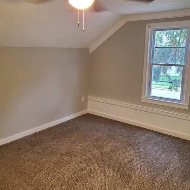 Building Photo - 4 BDRM HOUSE FOR RENT