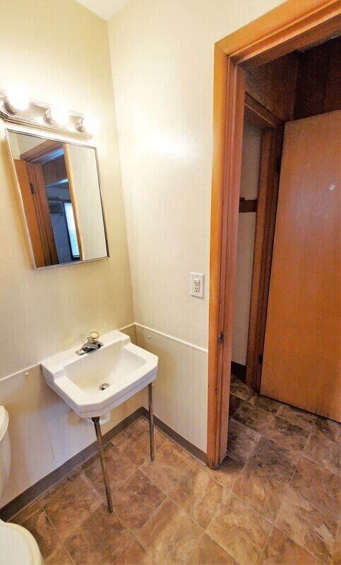 Building Photo - 138 33rd St Dr SE