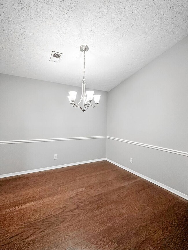 Building Photo - 2 bed/2 bath condo in great Roswell location