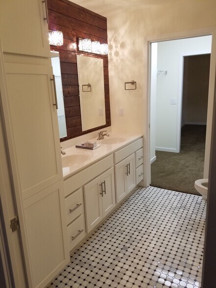 Building Photo - 1408 Sunset Ct