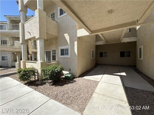 Building Photo - Green Valley Condo w/Community Pool!!