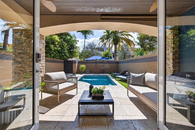 Building Photo - 1215 NE 1st St