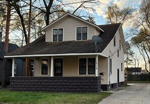 Building Photo - 1210 Mason St NE