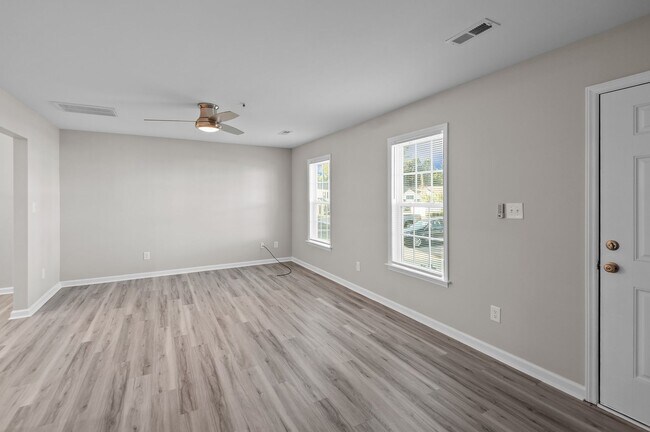 Building Photo - Newly Constructed 2 & 3 bedroom Cross Creek Townhomes in the heart of Greenville, NC