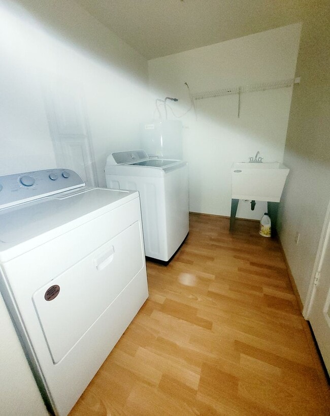 Building Photo - AVAILABLE | Hawaii Kai: 3 Bedroom,2.5 Bathroom Townhome w/AC & Attached Garage |  | Features: In ...
