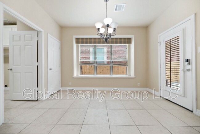 Building Photo - 431 Calm Springs