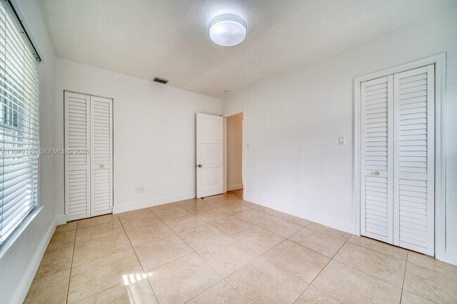 Building Photo - 3930 SW 68th Ave