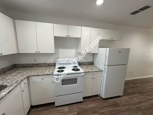 Building Photo - Spacious and updated 2 bedroom 2 bathroom apartment for rent. Central heat and air, granite count...