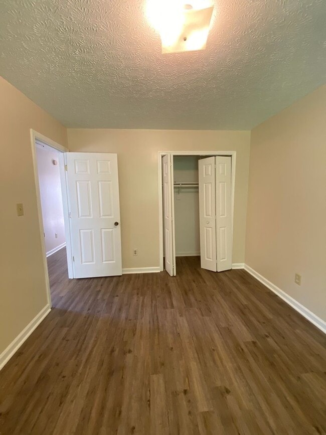 Building Photo - Raintree