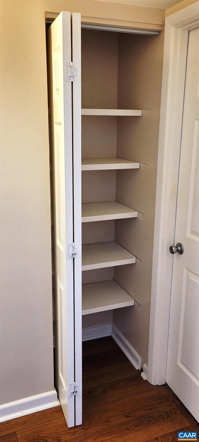 Building Photo - 2527 Hydraulic Rd