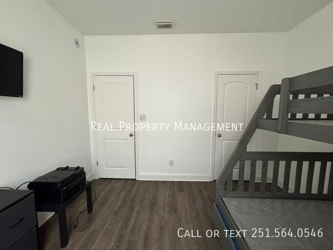 Building Photo - 12876 Pearsons Pl Dr